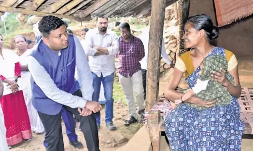 Andhra के दो पूर्व कलेक्टरों ने लोक प्रशासन में उत्कृष्टता के लिए प्रधानमंत्री का पुरस्कार जीता Andhra के दो पूर्व कलेक्टरों ने लोक प्रशासन में उत्कृष्टता के लिए प्रधानमंत्री का पुरस्कार जीता