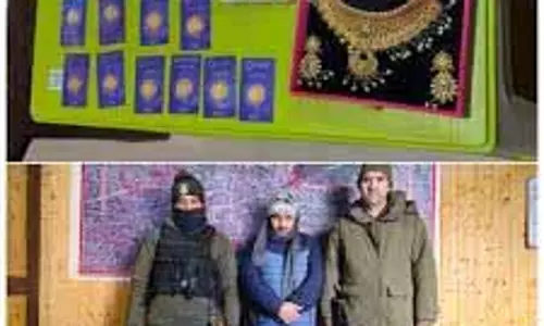 श्रीनगर पुलिस ने बिजबेहरा से धोखेबाज सुनार को गिरफ्तार किया, नकली आभूषण जब्त किए श्रीनगर पुलिस ने बिजबेहरा से धोखेबाज सुनार को गिरफ्तार किया, नकली आभूषण जब्त किए