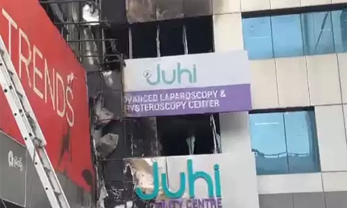 Hyderabad: शेखपेट में ड्यूक्स बिल्डिंग में लगी आग, कोई हताहत नहीं Hyderabad: शेखपेट में ड्यूक्स बिल्डिंग में लगी आग, कोई हताहत नहीं