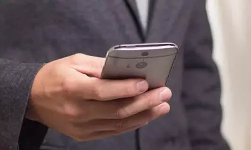 निजी तस्वीरों को लेकर ब्लैकमेल किए जाने के बाद बेंगलुरु की महिला ने आत्महत्या कर ली निजी तस्वीरों को लेकर ब्लैकमेल किए जाने के बाद बेंगलुरु की महिला ने आत्महत्या कर ली