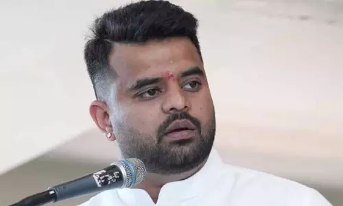 Kerala : कर्नाटक हाईकोर्ट ने प्रज्वल रेवन्ना की याचिका खारिज करते हुए Kerala : कर्नाटक हाईकोर्ट ने प्रज्वल रेवन्ना की याचिका खारिज करते हुए