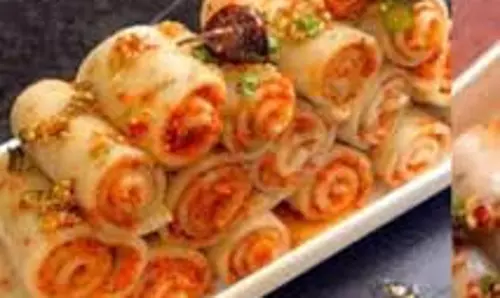 Kids Lunchbox Recipe: अपने बच्चे के टिफिन में बनाएं स्वादिष्ट रवा रोल Kids Lunchbox Recipe: अपने बच्चे के टिफिन में बनाएं स्वादिष्ट रवा रोल