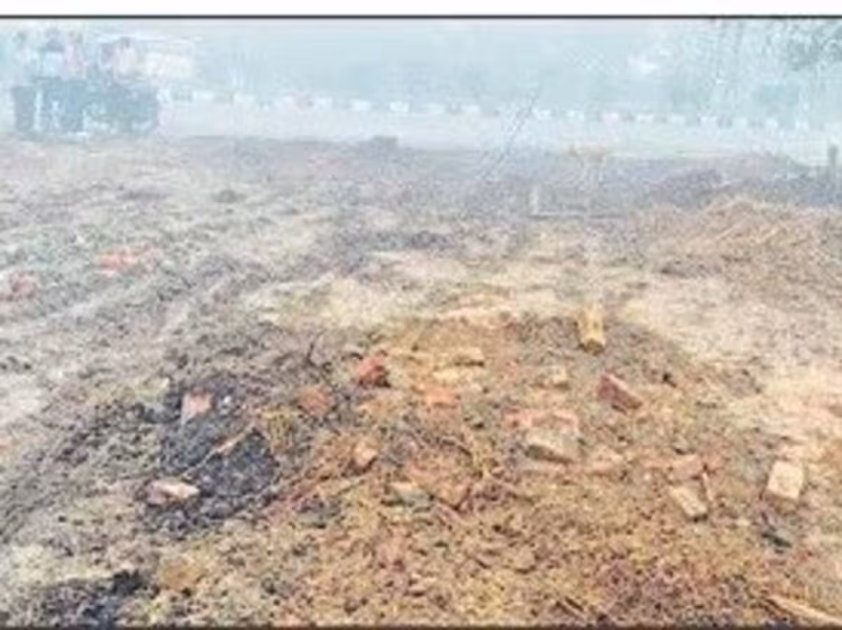 Lucknow: शातिर चोर डंपर-जेसीबी से पूरा घर चोरी कर ले गए Lucknow: शातिर चोर डंपर-जेसीबी से पूरा घर चोरी कर ले गए