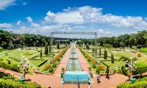 Allahabad: केंद्रीय मंत्री ने वृंदावन पार्क का किया उद्घाटन