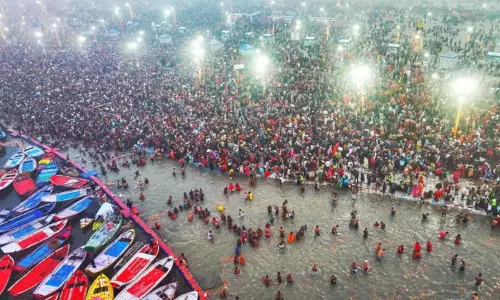 Mahakumbh Mela 12 वर्षों में एक बार ही क्यों लगता है जाने मान्यताएं
