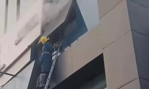 Shaikhpet के इमारत में आग लगी Shaikhpet के इमारत में आग लगी