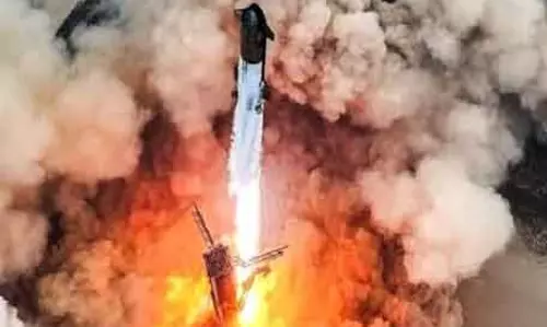 SpaceX ने रॉकेट बूस्टर को पकड़ने के बाद अंतरिक्ष यान खो दिया SpaceX ने रॉकेट बूस्टर को पकड़ने के बाद अंतरिक्ष यान खो दिया