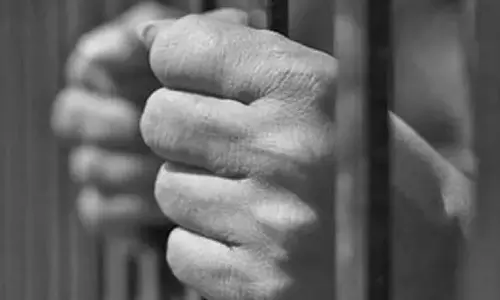 Hyderabad: 28 वर्षीय व्यक्ति को अपने पिता की हत्या के आरोप में हिरासत में लिया Hyderabad: 28 वर्षीय व्यक्ति को अपने पिता की हत्या के आरोप में हिरासत में लिया