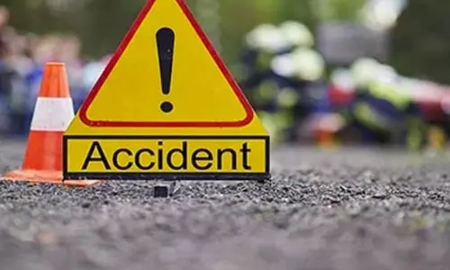 Chittoor में हादसा, बस और लॉरी की टक्कर में कई लोग घायल Chittoor में हादसा, बस और लॉरी की टक्कर में कई लोग घायल