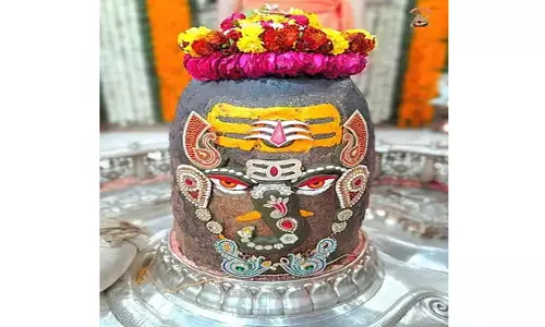 Ujjain : भस्म आरती में चतुर्थी के विशेष संयोग पर गणेश के स्वरूप में सजे  महाकाल