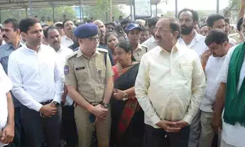 Thummala Nageswara Rao: खम्मम बाजार प्रांगण में आग दुर्घटनाओं को रोकने के लिए कदम उठाए जाएंगे Thummala Nageswara Rao: खम्मम बाजार प्रांगण में आग दुर्घटनाओं को रोकने के लिए कदम उठाए जाएंगे