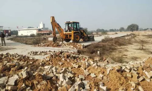 Haryana : भिवानी में अवैध निर्माण ढहाए गए Haryana : भिवानी में अवैध निर्माण ढहाए गए