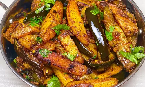 Potato-eggplant curry आसानी से हो जाएं तैयार ये स्वादिष्ट डिश Potato-eggplant curry आसानी से हो जाएं तैयार ये स्वादिष्ट डिश