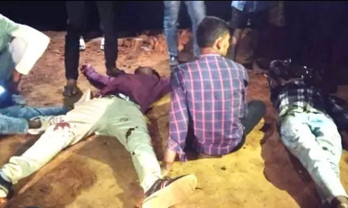 जमतई से लौट रहे पर्यटक हादसे का शिकार, 7 युवक घायल