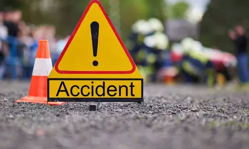 Kottayam में मोटरसाइकिल-कार की टक्कर में दो लोगों की मौत Kottayam में मोटरसाइकिल-कार की टक्कर में दो लोगों की मौत