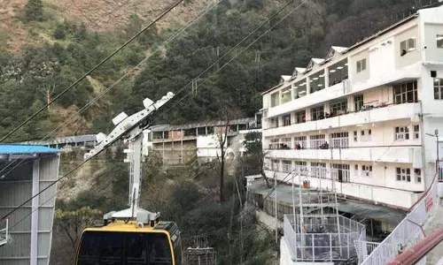 Vaishno Devi रोपवे पर समिति ने संघर्ष समिति से की मुलाकात Vaishno Devi रोपवे पर समिति ने संघर्ष समिति से की मुलाकात