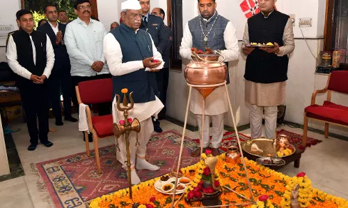 Jaipur: राज्यपाल पौषबड़ा महोत्सव में भाग लिया राज्यपाल ने राजभवन स्थित मंदिर में पूजा