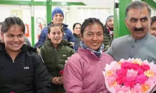 Himachal : रोमांचकारी दौरे से लौटे बच्चों ने सीएम से की मुलाकात Himachal : रोमांचकारी दौरे से लौटे बच्चों ने सीएम से की मुलाकात