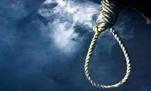 Sidhi: व्यक्ति ने अज्ञात कारण की वजह से फांसी लगा कर दी जान Sidhi: व्यक्ति ने अज्ञात कारण की वजह से फांसी लगा कर दी जान