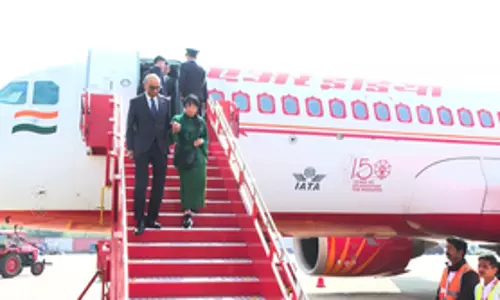 सिंगापुर के राष्ट्रपति दो दिवसीय ओडिशा दौरे पर Bhubaneswar पहुंचे सिंगापुर के राष्ट्रपति दो दिवसीय ओडिशा दौरे पर Bhubaneswar पहुंचे