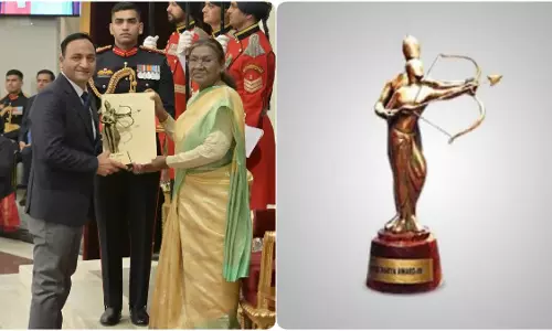 Uttarakhand के पैरा शूटिंग कोच को राष्ट्रपति ने किया द्रोणाचार्य अवॉर्ड से सम्मानित, सीएम ने दी बधाई Uttarakhand के पैरा शूटिंग कोच को राष्ट्रपति ने किया द्रोणाचार्य अवॉर्ड से सम्मानित, सीएम ने दी बधाई