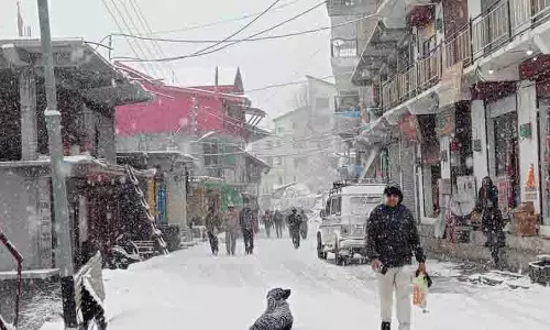 ताजा बर्फबारी से Chamba में 54 सड़कें अवरुद्ध, बिजली आपूर्ति बाधित ताजा बर्फबारी से Chamba में 54 सड़कें अवरुद्ध, बिजली आपूर्ति बाधित