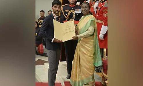 D Gukesh ने प्रतिष्ठित खेल रत्न पुरस्कार प्राप्त करने पर कहा-बहुत अच्छा और उत्साहवर्धक महसूस हो रहा है..
