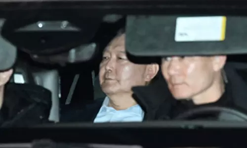 South Korea: जांचकर्ताओं ने मार्शल लॉ लागू करने के प्रयास के लिए यून के खिलाफ गिरफ्तारी वारंट मांगा South Korea: जांचकर्ताओं ने मार्शल लॉ लागू करने के प्रयास के लिए यून के खिलाफ गिरफ्तारी वारंट मांगा