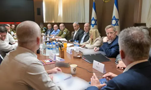Israeli PM ने गाजा बंधक समझौते को हरी झंडी देने के लिए महत्वपूर्ण कैबिनेट बैठक की अध्यक्षता की
