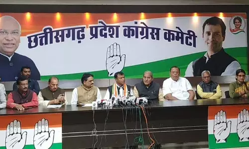 कवासी लखमा से विवेक ढांड की लिंक पर बोलने से बचे दीपक बैज कवासी लखमा से विवेक ढांड की लिंक पर बोलने से बचे दीपक बैज