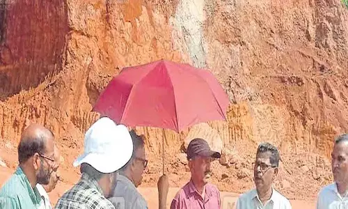 Kerala : पोझिक्कावु पहाड़ी खनन उप-कलेक्टर ने एनएच चौड़ीकरण में शामिल