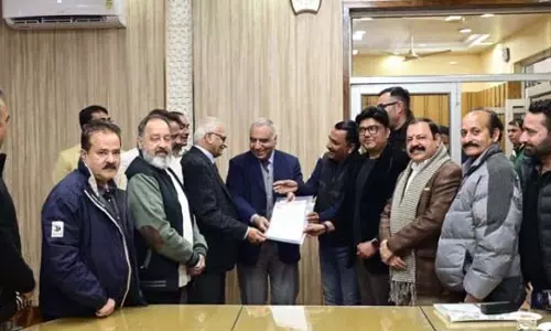 Jammu: उच्च स्तरीय समिति ने संघर्ष समिति और अन्य हितधारकों के साथ बैठक की