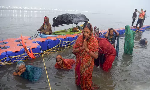 Maha Kumbh: पांचवें दिन दोपहर 2 बजे तक 25 लाख से अधिक श्रद्धालुओं ने त्रिवेणी संगम में डुबकी लगाई Maha Kumbh: पांचवें दिन दोपहर 2 बजे तक 25 लाख से अधिक श्रद्धालुओं ने त्रिवेणी संगम में डुबकी लगाई