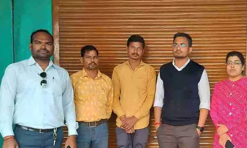 किराना दुकान के गोदाम से कई क्विंटल धान जब्त