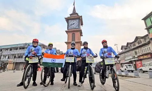 Jammu: लाल चौक से क्रॉस कंट्री साइकिल अभियान को हरी झंडी दिखाई