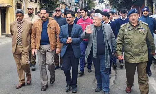 परिवहन आयुक्त ने Ranbir उच्चतर माध्यमिक विद्यालय में सड़क सुरक्षा रैली को हरी झंडी दिखाकर रवाना किया परिवहन आयुक्त ने Ranbir उच्चतर माध्यमिक विद्यालय में सड़क सुरक्षा रैली को हरी झंडी दिखाकर रवाना किया