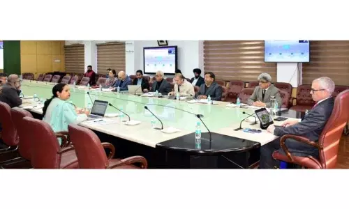 CM ने योजनाबद्ध विकास के लिए शहरी नियोजन रणनीतियों को अपनाने पर जोर दिया