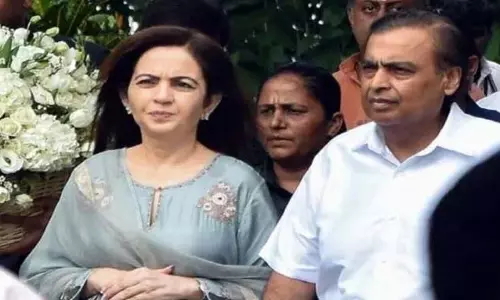 नीता-मुकेश अंबानी डोनाल्ड ट्रम्प के शपथ समारोह में होंगे शामिल नीता-मुकेश अंबानी डोनाल्ड ट्रम्प के शपथ समारोह में होंगे शामिल