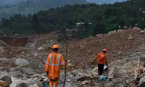 Kerala : अधिकार पैनल ने वायनाड कलेक्टर से कहा- अवैध उत्खनन पर लगाम लगाएं Kerala : अधिकार पैनल ने वायनाड कलेक्टर से कहा- अवैध उत्खनन पर लगाम लगाएं