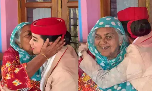 दादी को जन्मदिन पर सरप्राइज देने दुबई से केरल पहुंची महिला, देखे वायरल VIDEO...