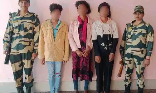 Tripura : बीएसएफ ने तीन बांग्लादेशी नागरिकों को पकड़ा, 30 लाख का नशीला पदार्थ जब्त