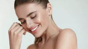 Beauty tips: दही और हल्दी का मिश्रण आपकी त्वचा को देगा सुनहरा निखार