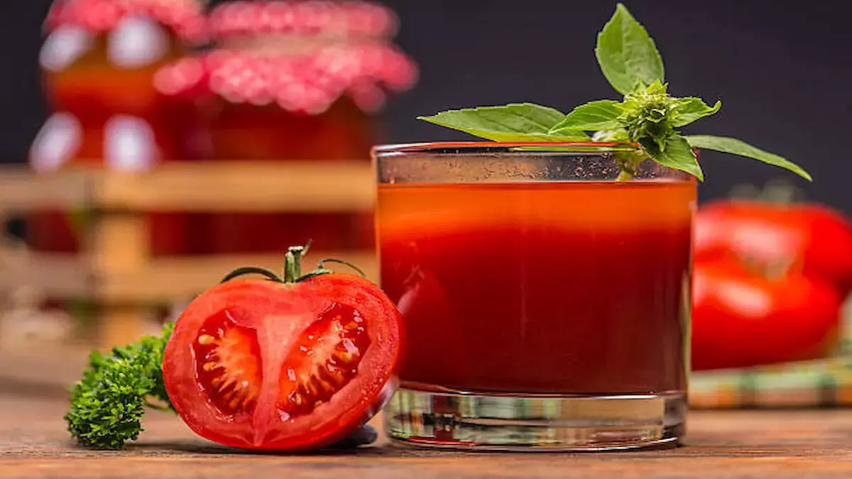 Tomato Juice Benefits: सर्दियों में स्वस्थ रहने के लिए रोजाना पिएं टमाटर का जूस, कमाल के फायदे