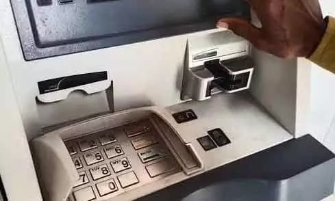 ATM में कम नकदी डाली, दो लोगों के खिलाफ मामला दर्ज