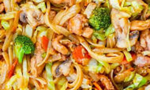 Recipe: सब्जियों के साथ ऐसे बनाएं फ्राइड नूडल्स Recipe: सब्जियों के साथ ऐसे बनाएं फ्राइड नूडल्स