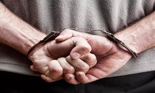 J&K: नकली आभूषण जब्त, श्रीनगर का सुनार गिरफ्तार J&K: नकली आभूषण जब्त, श्रीनगर का सुनार गिरफ्तार