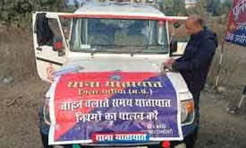 यातायात पुलिस ने हाजिन में सड़क सुरक्षा जागरूकता अभियान चलाया