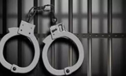 Tamil Nadu: प्रेमी के साथ रहने के लिए घर छोड़कर गई युवती, परिजनों ने गलत परिवार पर किया हमला Tamil Nadu: प्रेमी के साथ रहने के लिए घर छोड़कर गई युवती, परिजनों ने गलत परिवार पर किया हमला