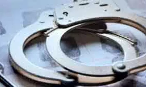 आभूषण चुराने के आरोप में बिहार की नौकरानी गिरफ्तार आभूषण चुराने के आरोप में बिहार की नौकरानी गिरफ्तार