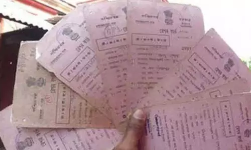Telangana: स्पष्टता की कमी से नए राशन कार्ड आवेदक चिंतित Telangana: स्पष्टता की कमी से नए राशन कार्ड आवेदक चिंतित